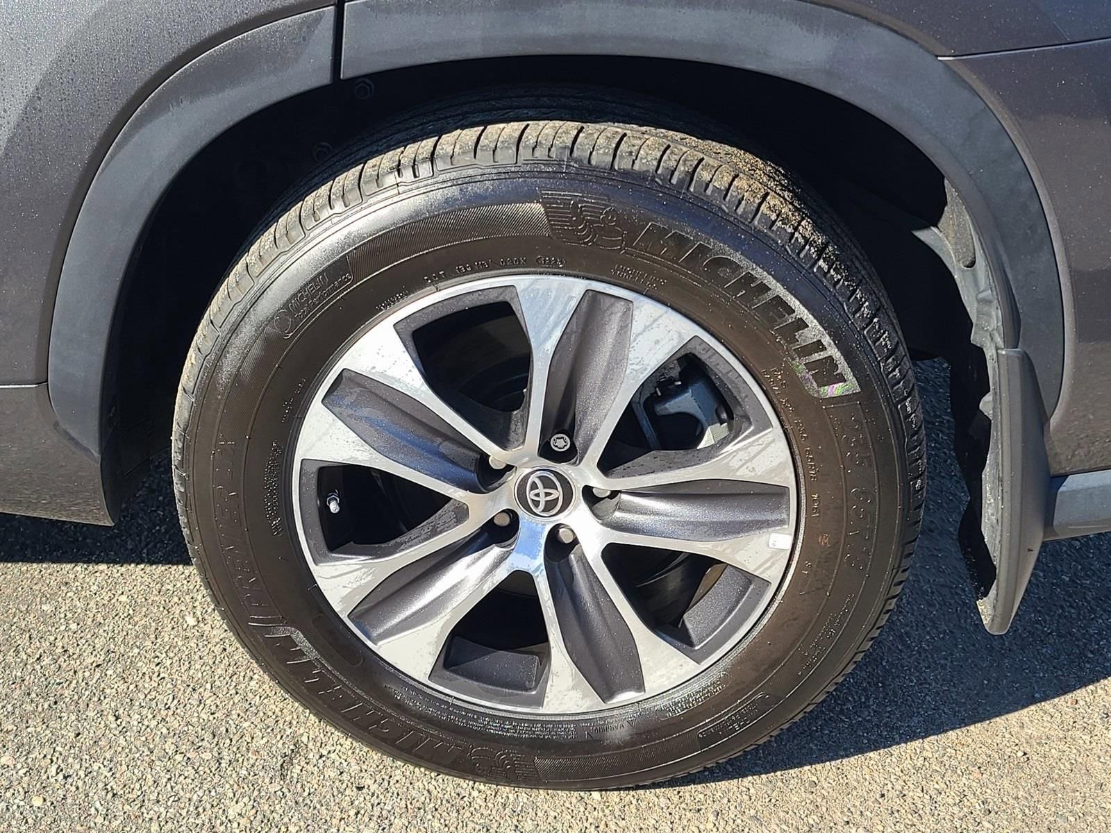 Used 2023 Toyota Highlander XLE image 35