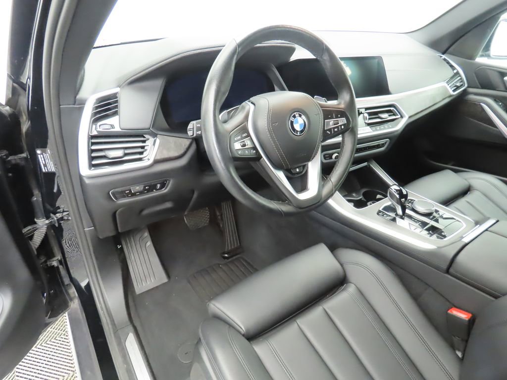 Used 2022 BMW X5 xDrive40i w/ Parking Assistance Package image 9