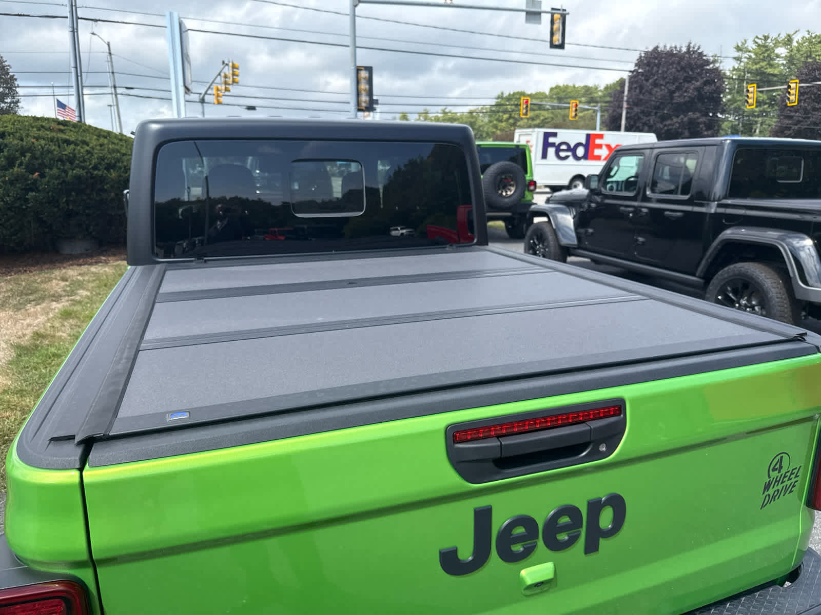 New 2025 Jeep Gladiator Sport image 12