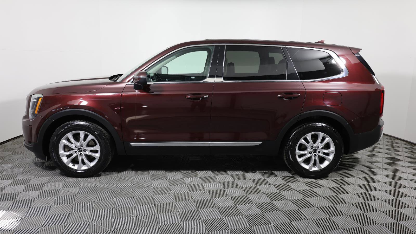 Used 2020 Kia Telluride LX FWD image 7