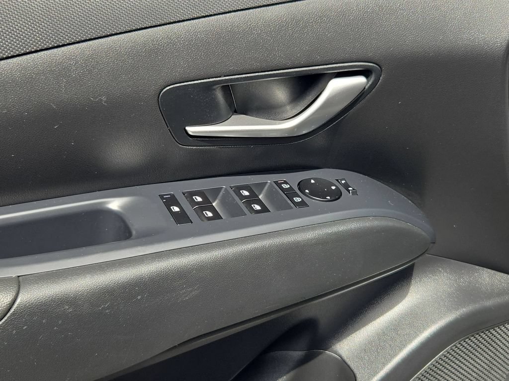 Used 2025 Hyundai Santa Cruz SEL AWD/4WD image 15