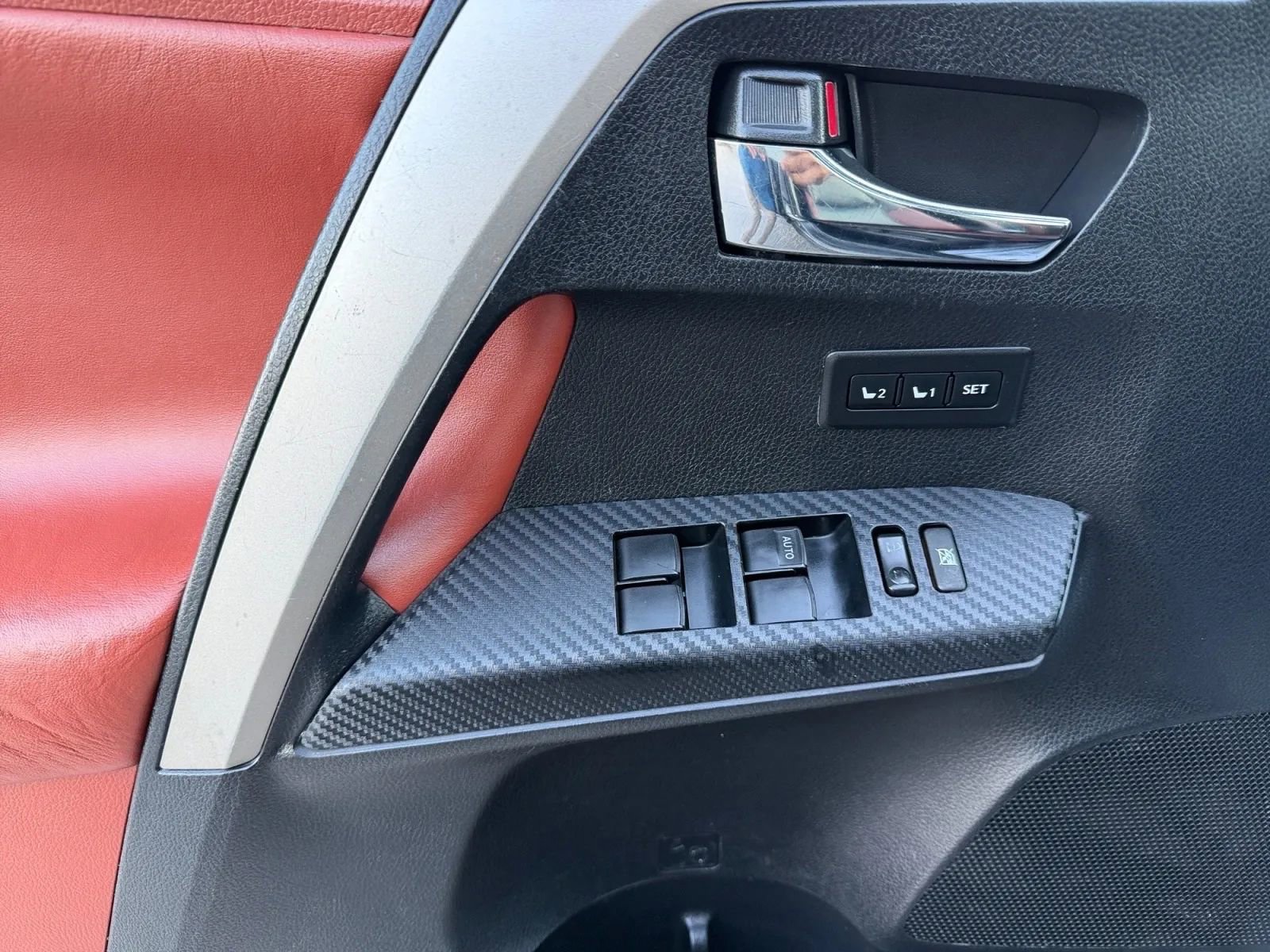 Used 2013 Toyota RAV4 Limited AWD/4WD image 17