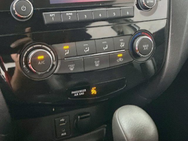 Used 2015 Nissan Rogue S FWD image 16