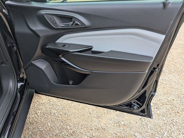New 2026 Chevrolet Trax LT w/ Sunroof Package FWD image 32