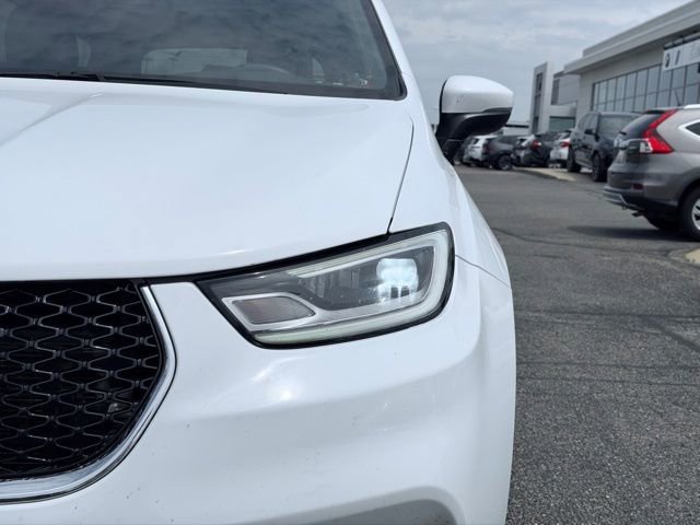 Used 2023 Chrysler Pacifica Touring-L FWD image 3