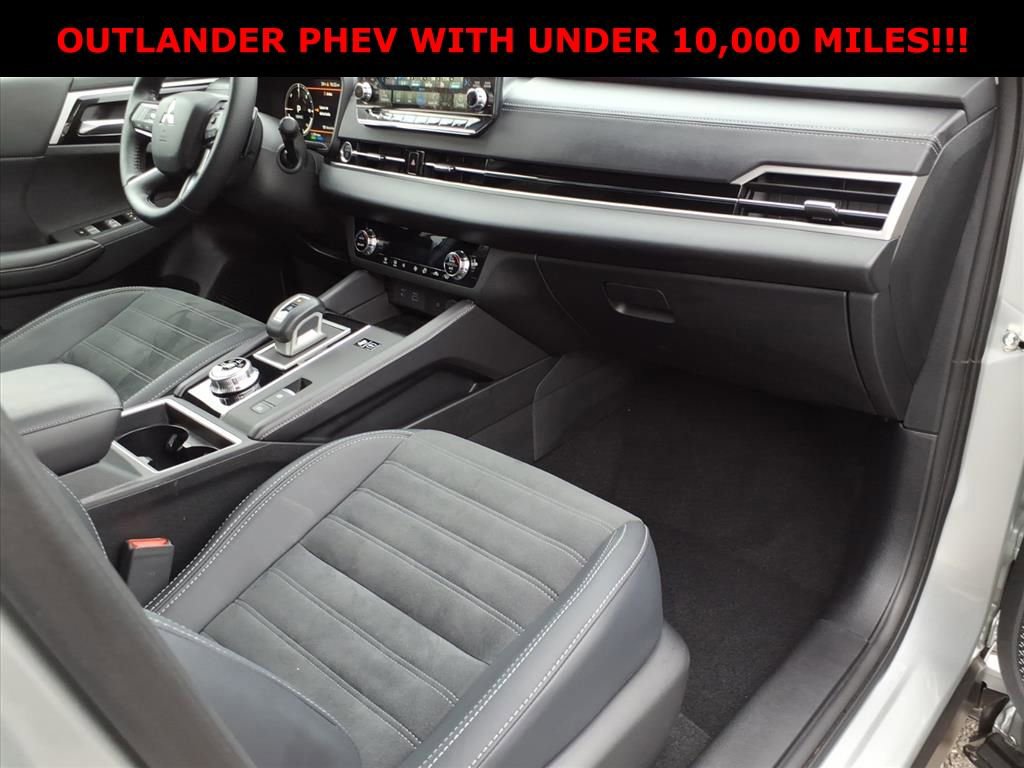 Used 2025 Mitsubishi Outlander SE image 10