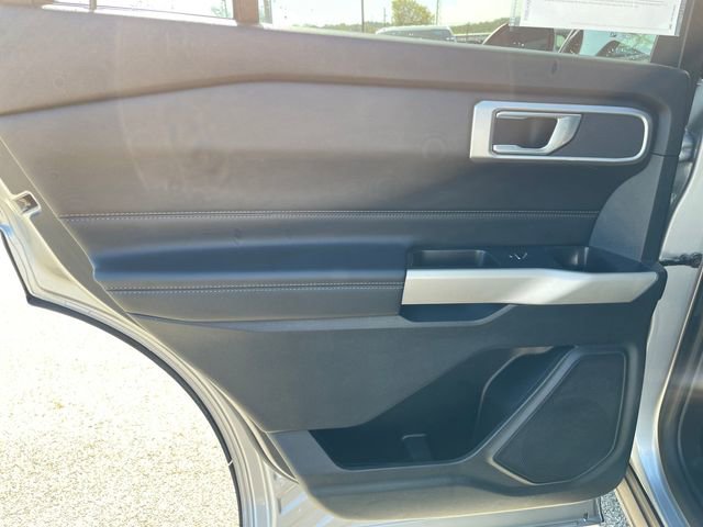 Used 2020 Ford Explorer XLT w/ Equipment Group 202A AWD/4WD image 29