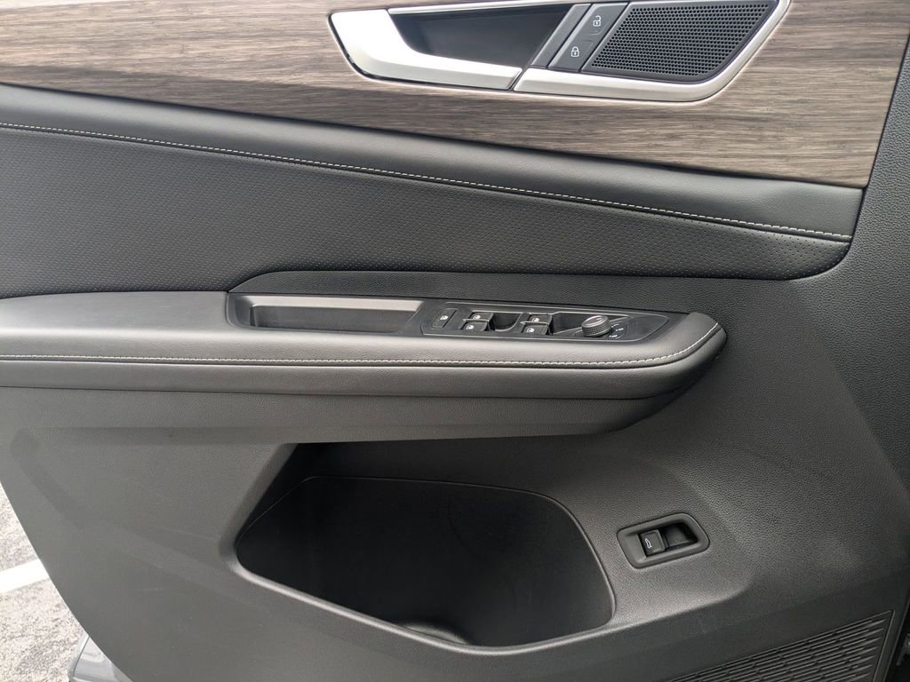 Used 2025 Volkswagen Atlas SEL image 11