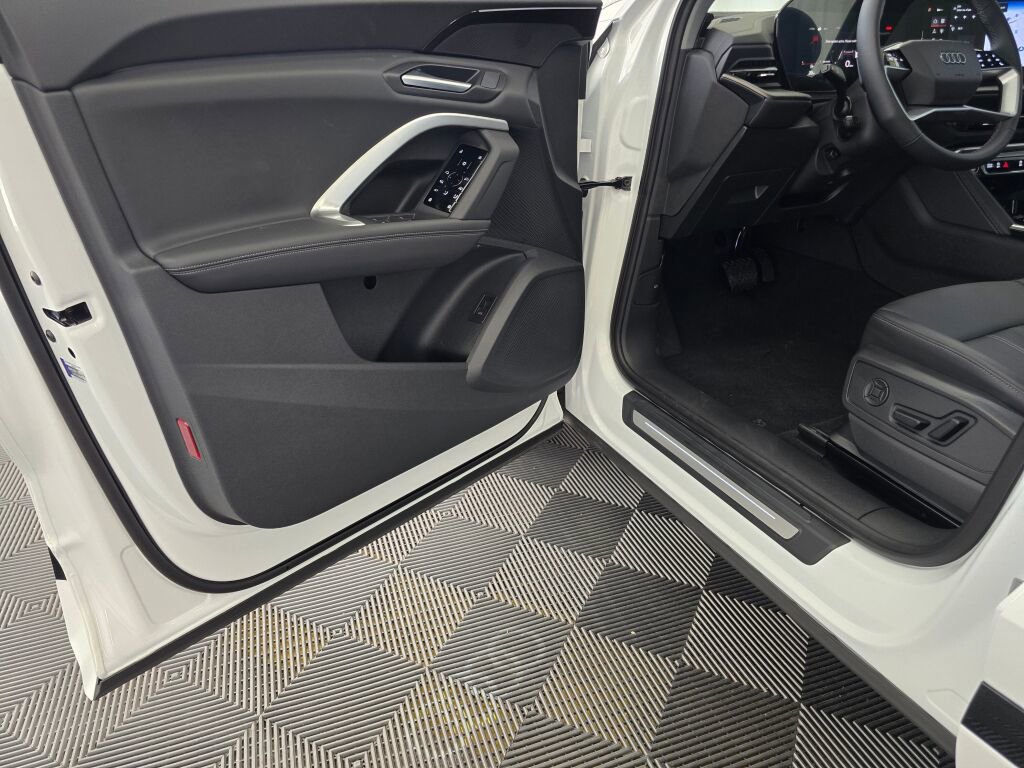 New 2025 Audi Q5 Premium image 24