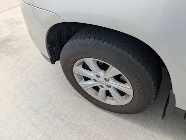 Used 2012 Toyota Highlander SE w/ Tow Pkg FWD image 8