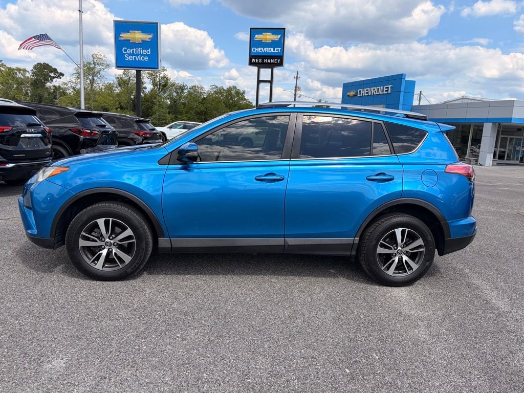 Used 2018 Toyota RAV4 XLE FWD image 2