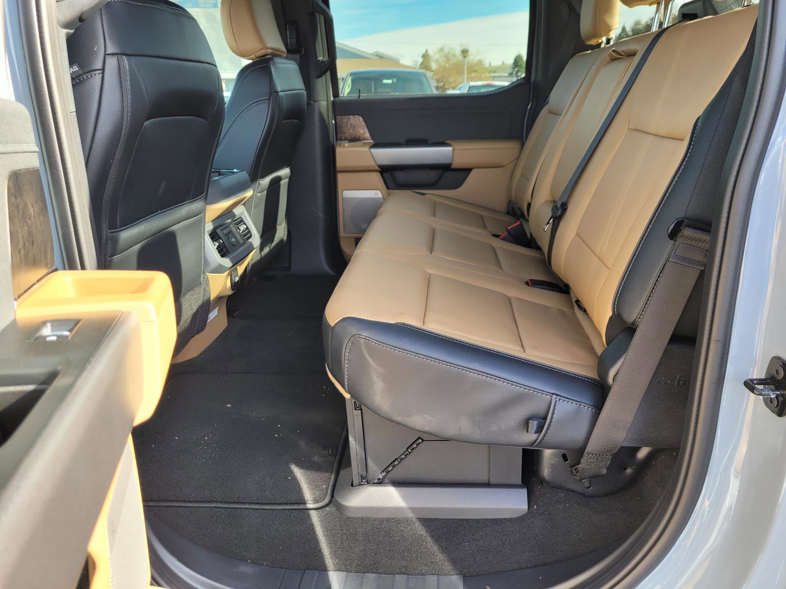 New 2026 Ford F250 Lariat w/ FX4 Off-Road Package image 10