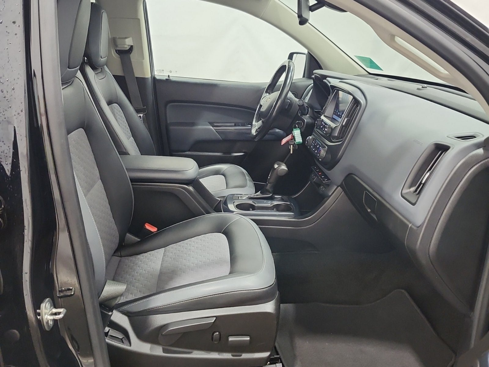 Used 2017 Chevrolet Colorado Z71 AWD/4WD image 12