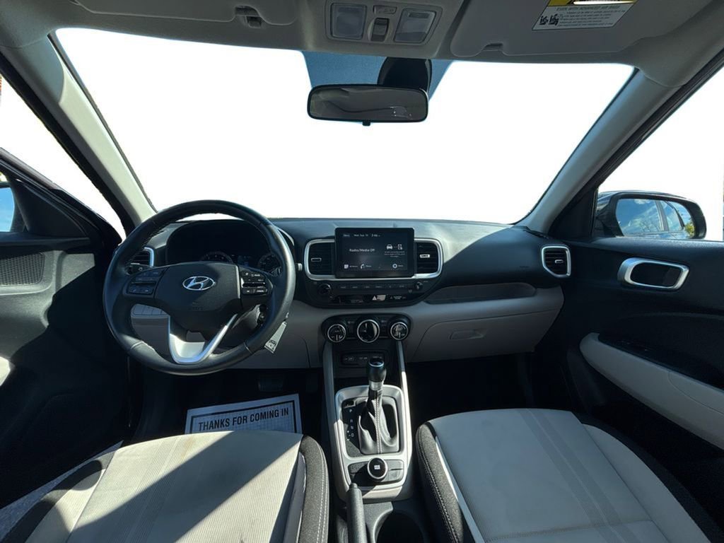 Used 2022 Hyundai Venue SEL w/ Cargo Package image 16