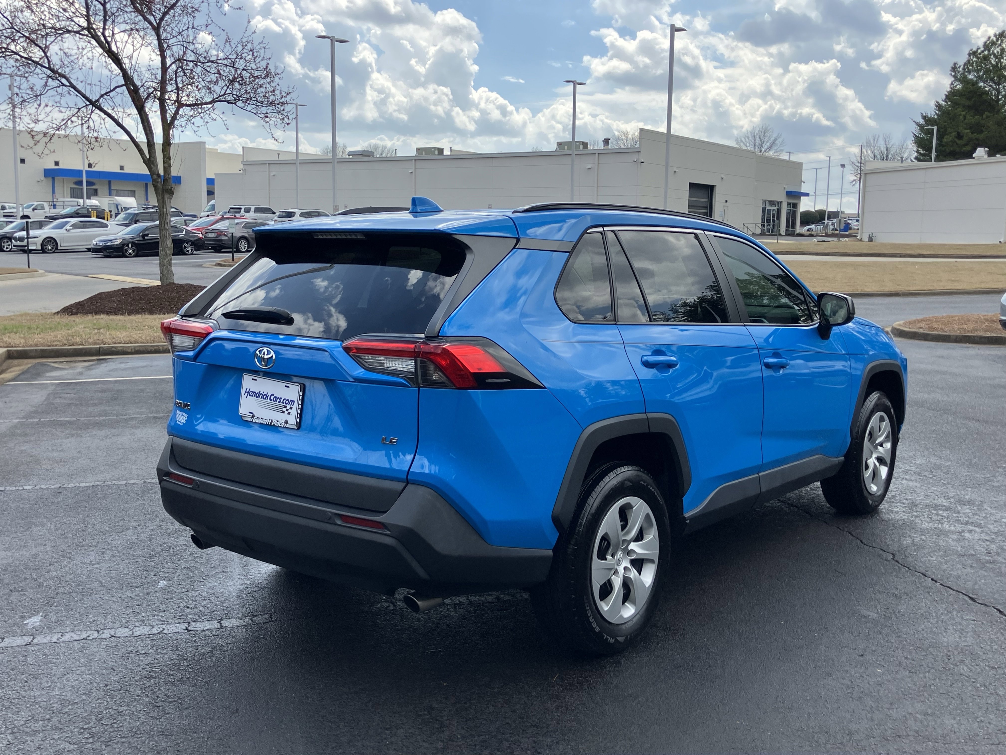 Used 2021 Toyota RAV4 LE image 10