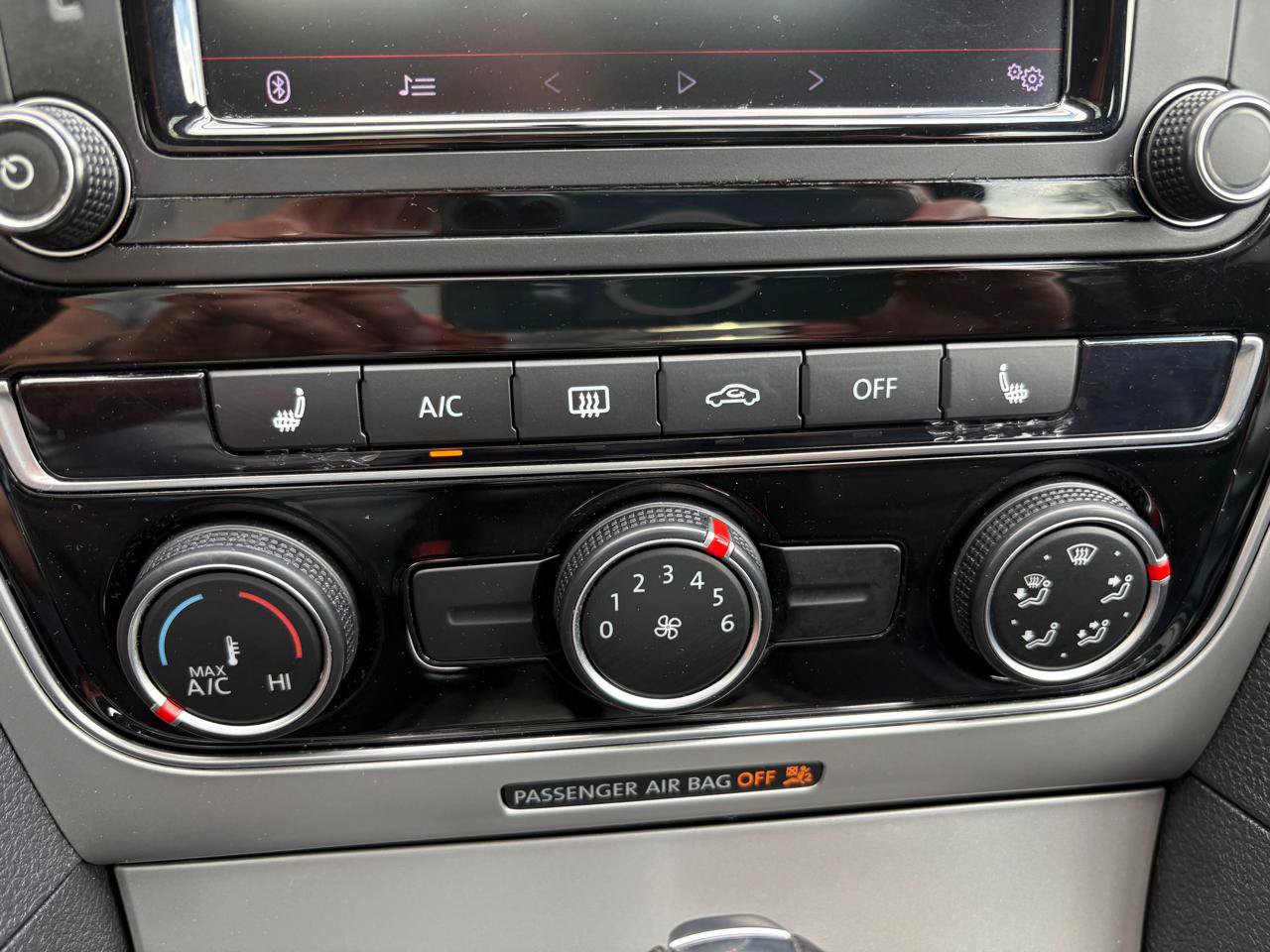 Used 2019 Volkswagen Passat 2.0T Wolfsburg FWD image 17