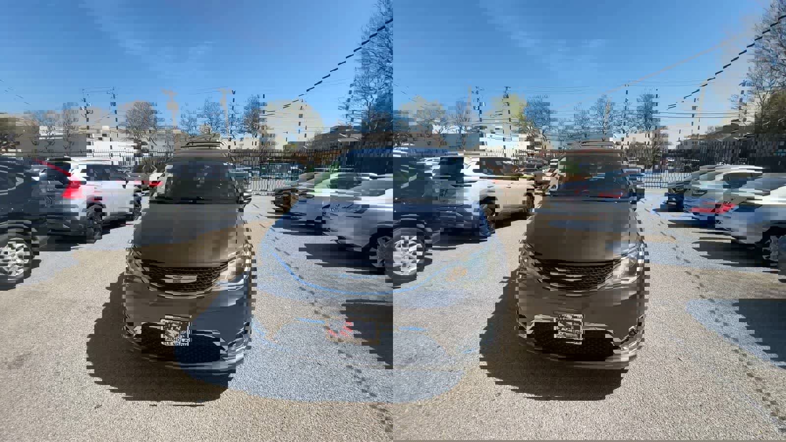 Used 2019 Chrysler Pacifica Touring-L image 3