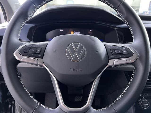 Used 2024 Volkswagen Taos SE image 14