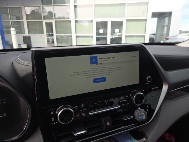 Used 2023 Toyota Highlander Platinum image 11