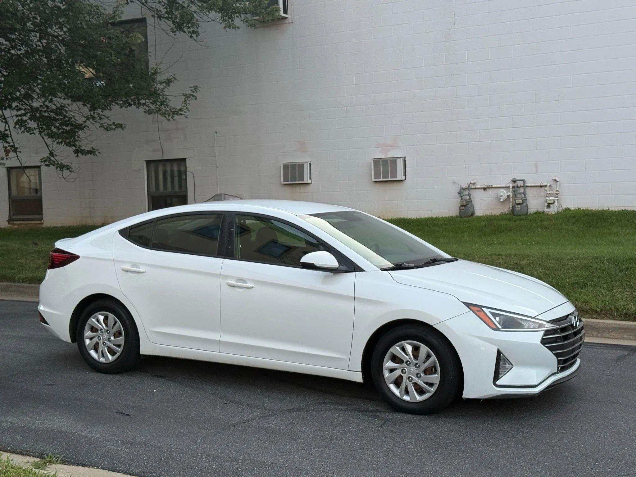 Used 2019 Hyundai Elantra SE image 13