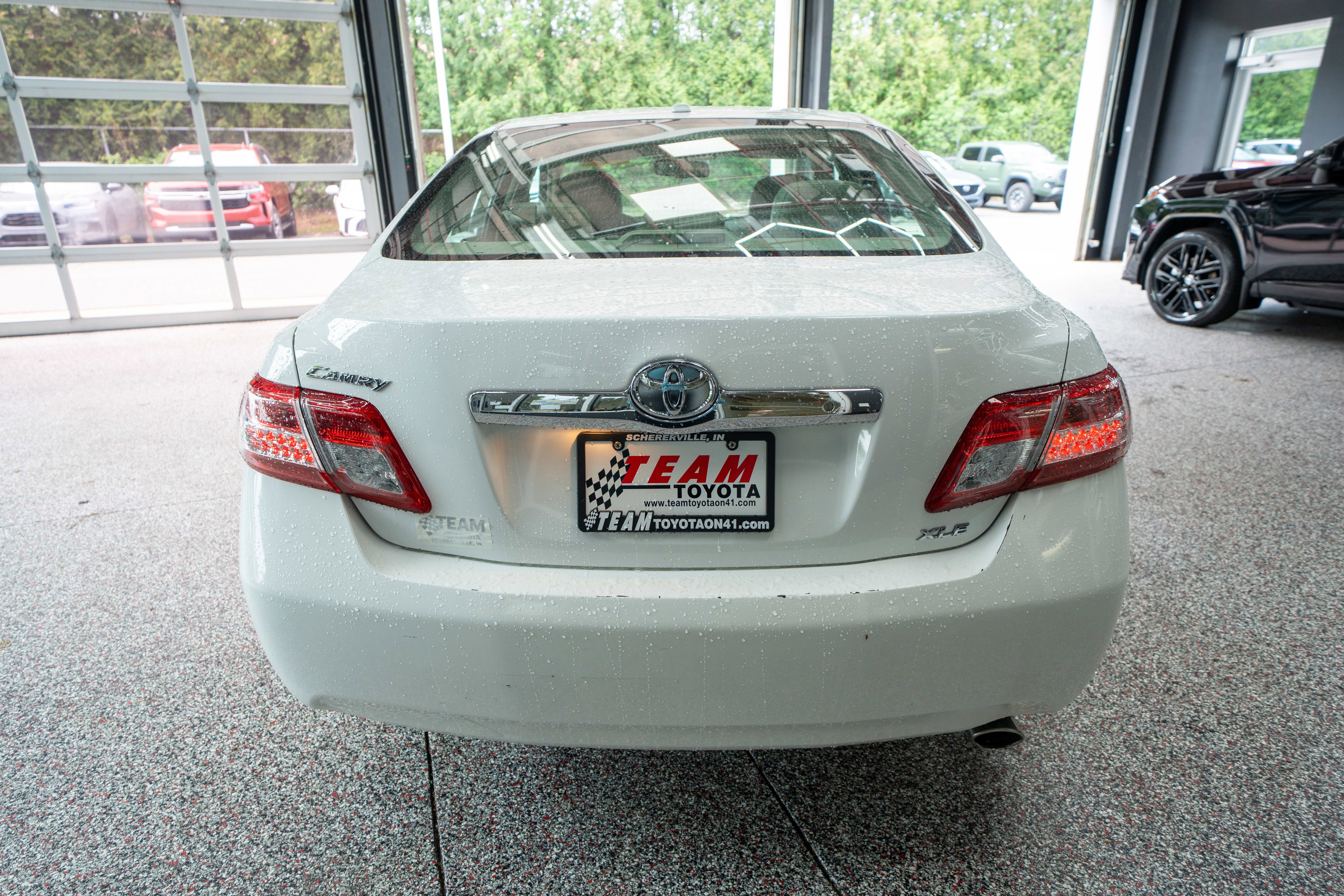 Used 2011 Toyota Camry XLE w/ XLE Extra-Value Pkg #2 FWD image 3
