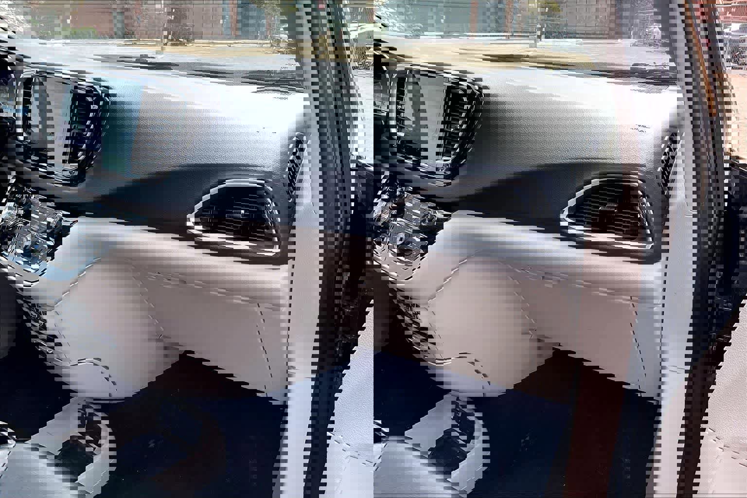 Used 2023 Chrysler Pacifica Touring-L image 23