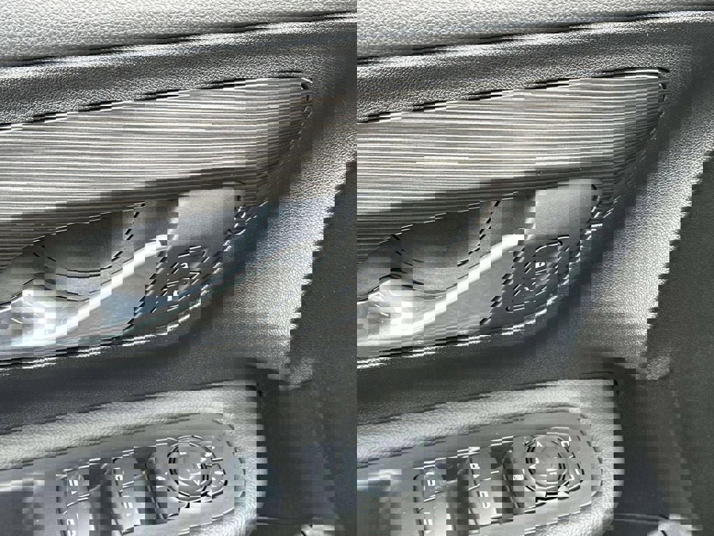 Used 2024 GMC Terrain SLE image 18