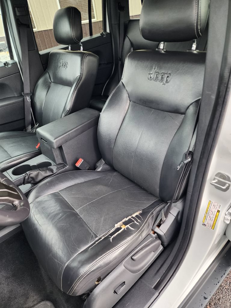 Used 2012 Jeep Liberty Sport AWD/4WD image 12