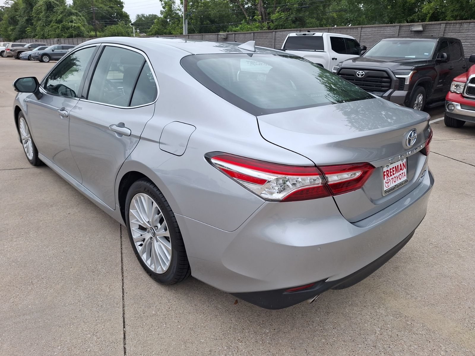Used 2020 Toyota Camry XLE w/ Driver Assist Package FWD image 4