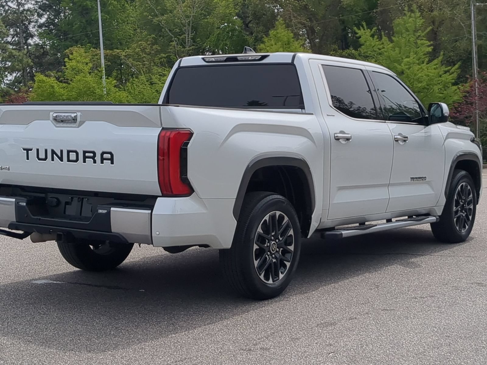 Used 2023 Toyota Tundra Limited w/ Power Package AWD/4WD image 4