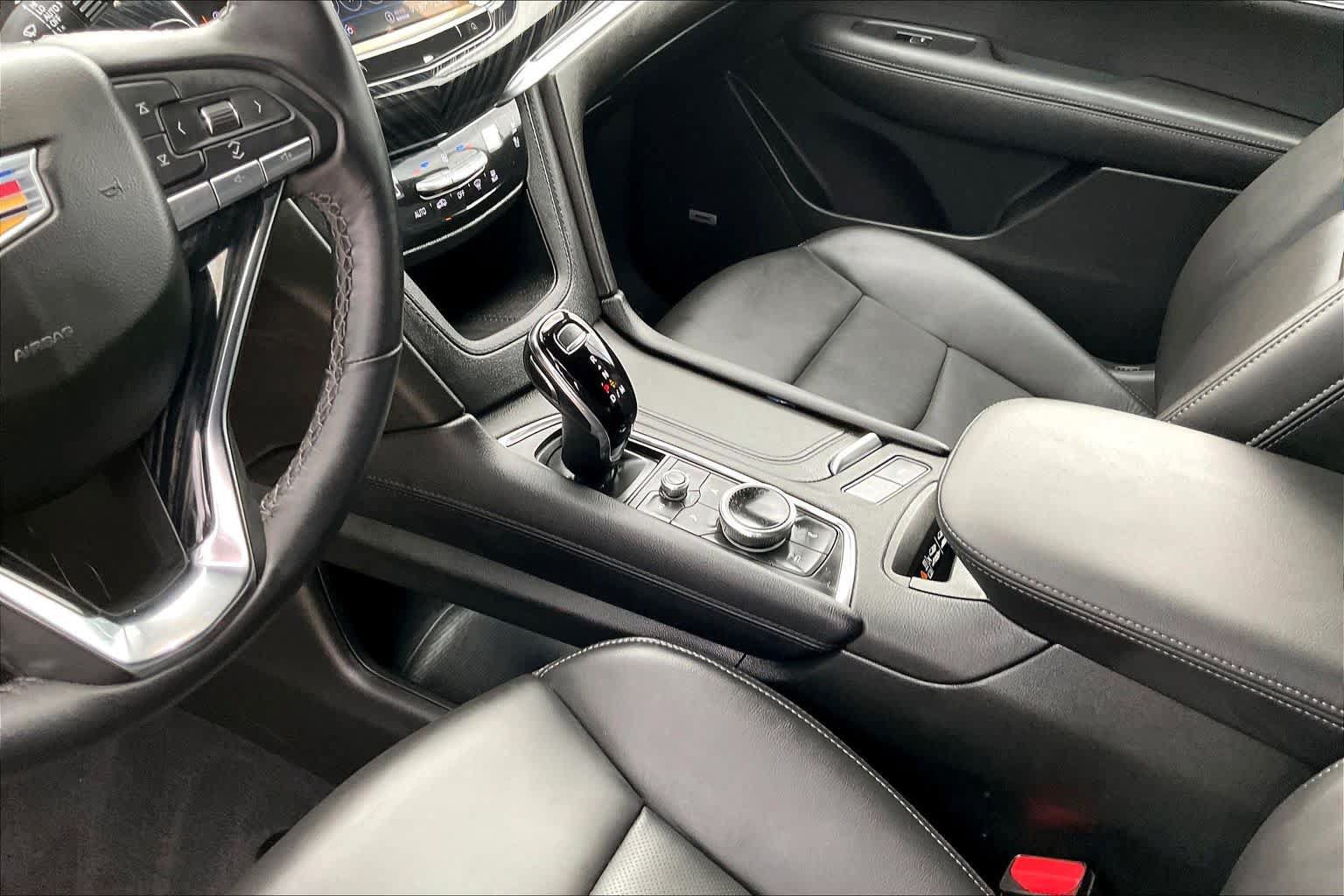 Certified 2025 Cadillac XT6 Premium Luxury FWD image 17