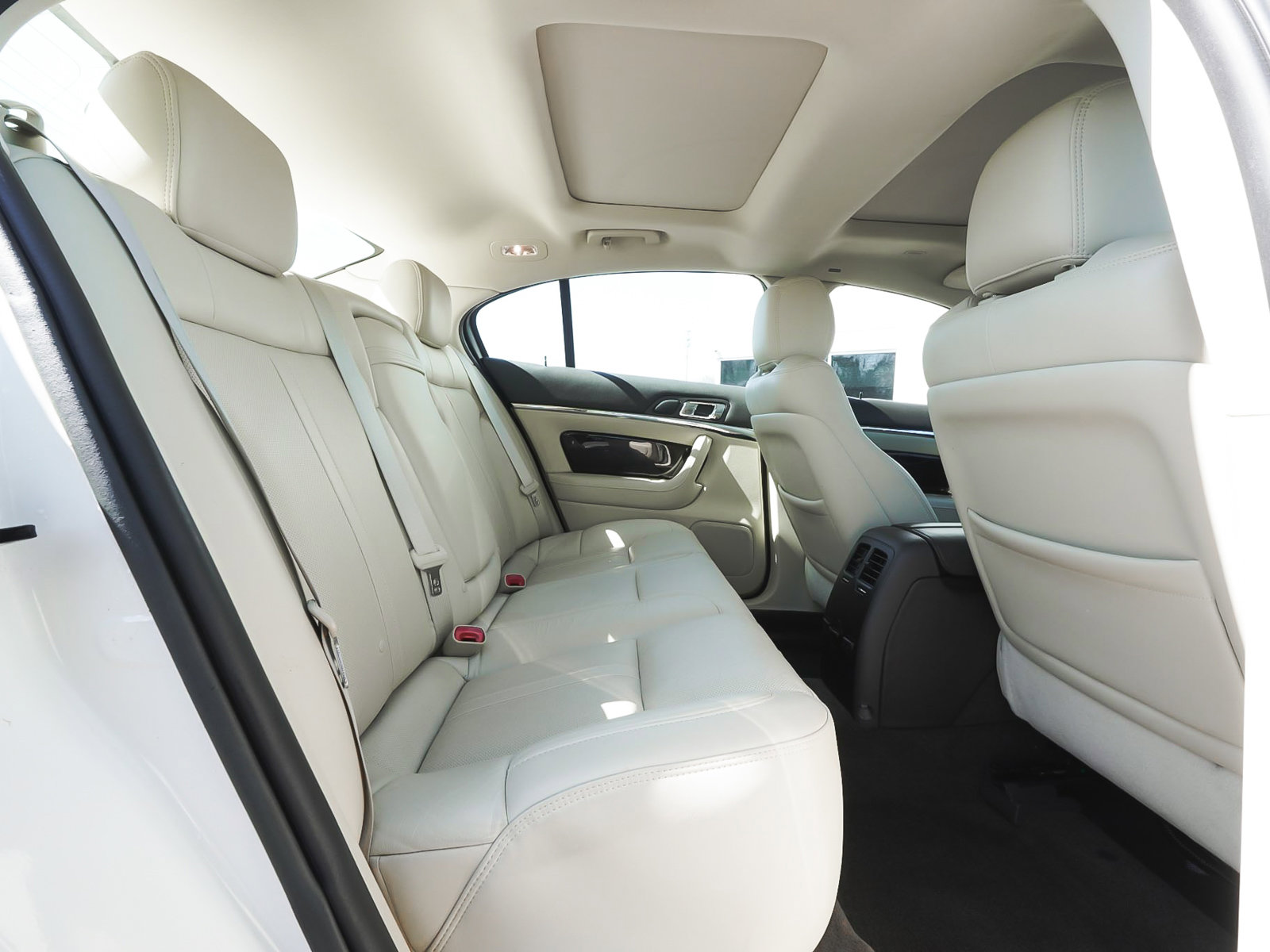 Used 2013 Lincoln MKS AWD image 39