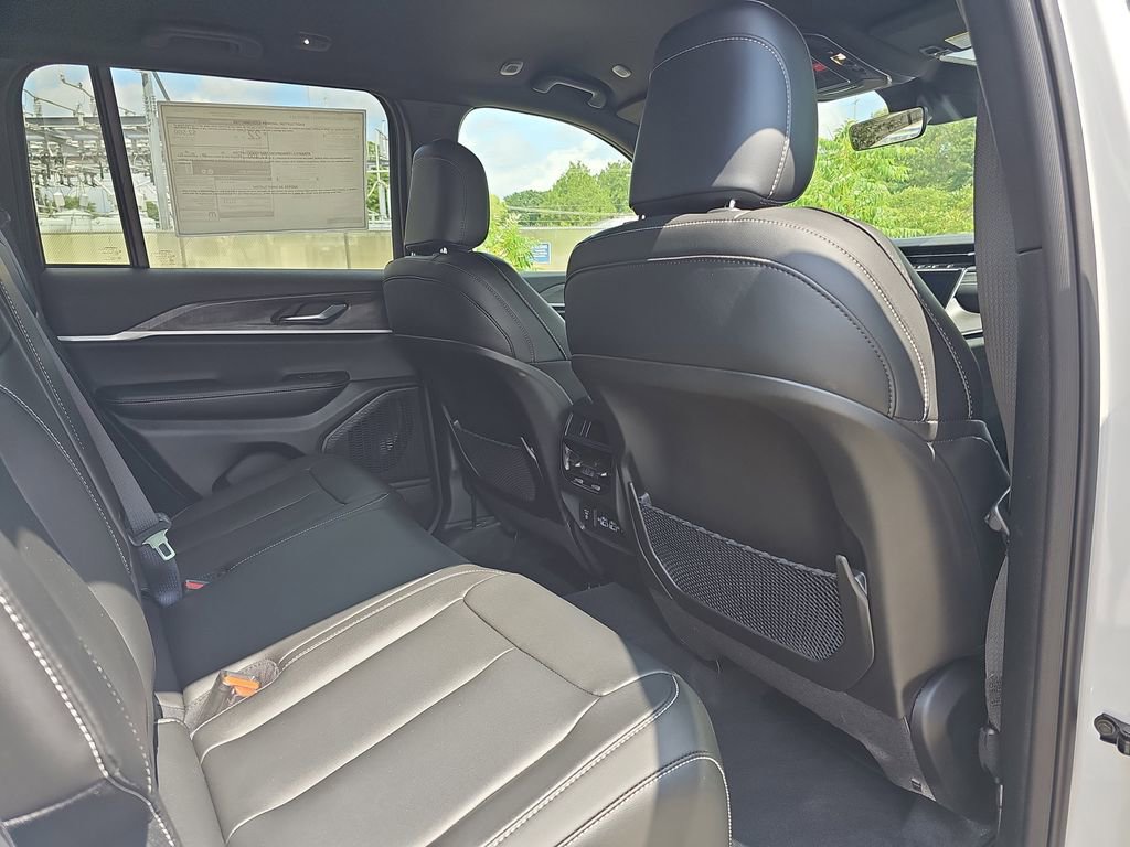 New 2025 Jeep Grand Cherokee Limited image 11