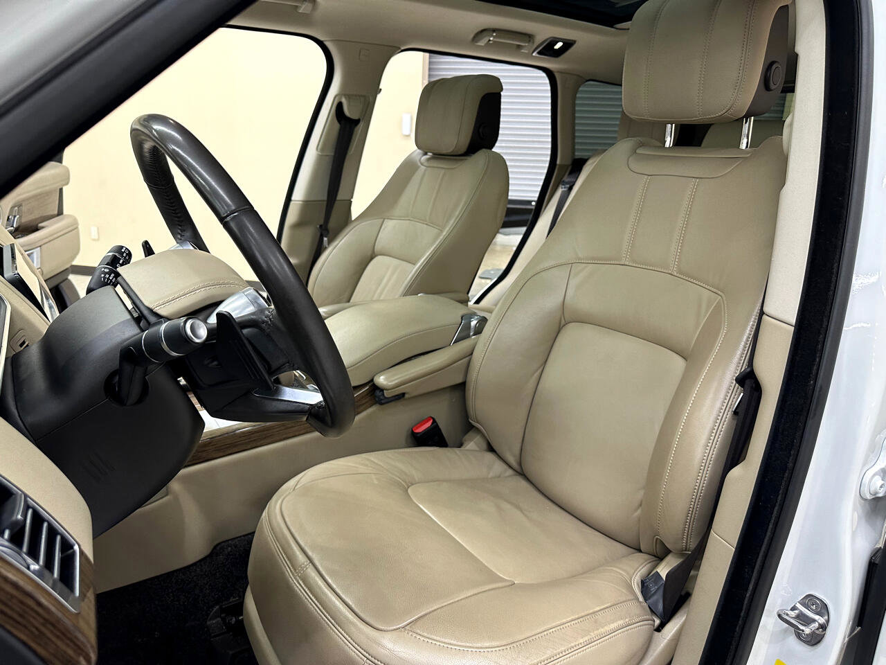 Used 2019 Land Rover Range Rover image 24
