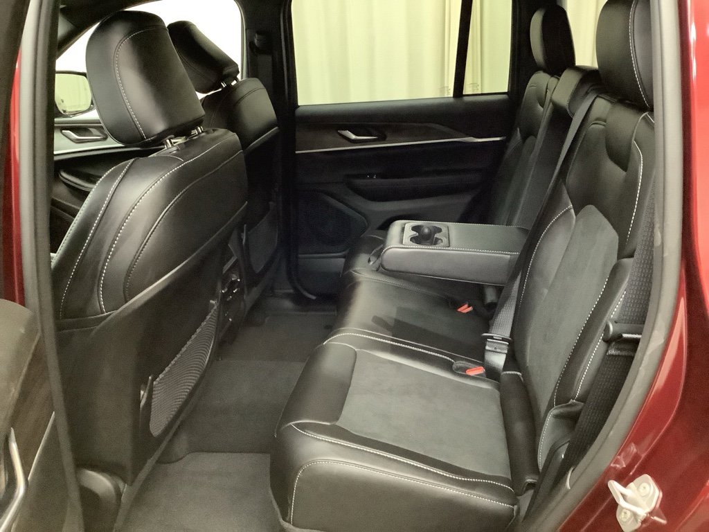 New 2026 Jeep Grand Cherokee Altitude image 28