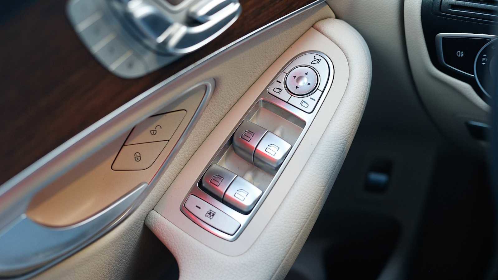 Used 2022 Mercedes-Benz GLC 300 4MATIC image 25