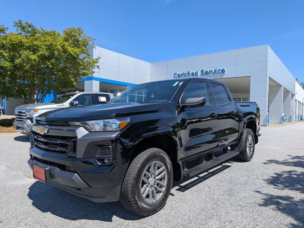 Used 2024 Chevrolet Colorado LT w/ LT Convenience Package II image 4
