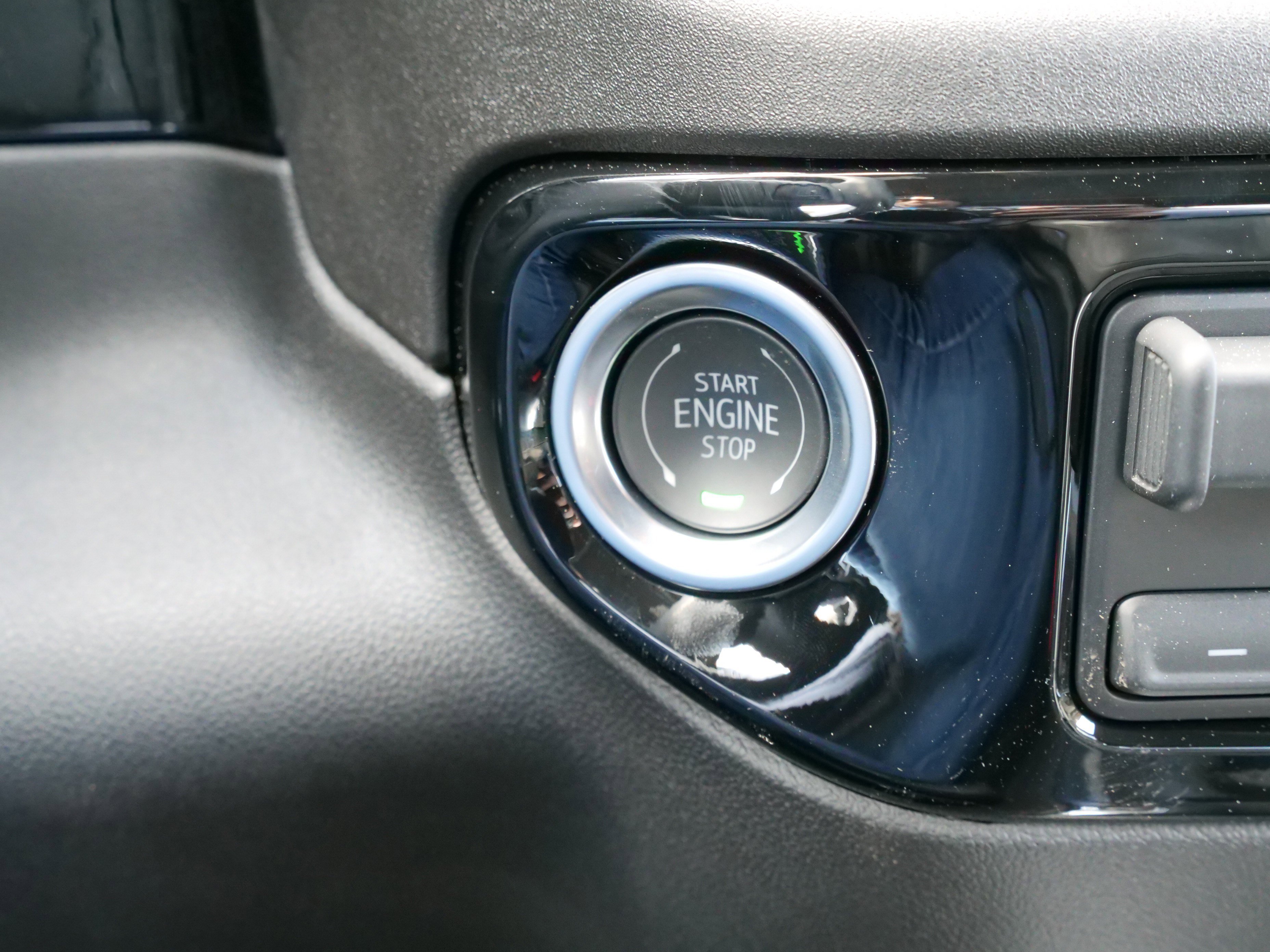 New 2025 GMC Sierra 2500 SLT w/ SLT Convenience Package image 25