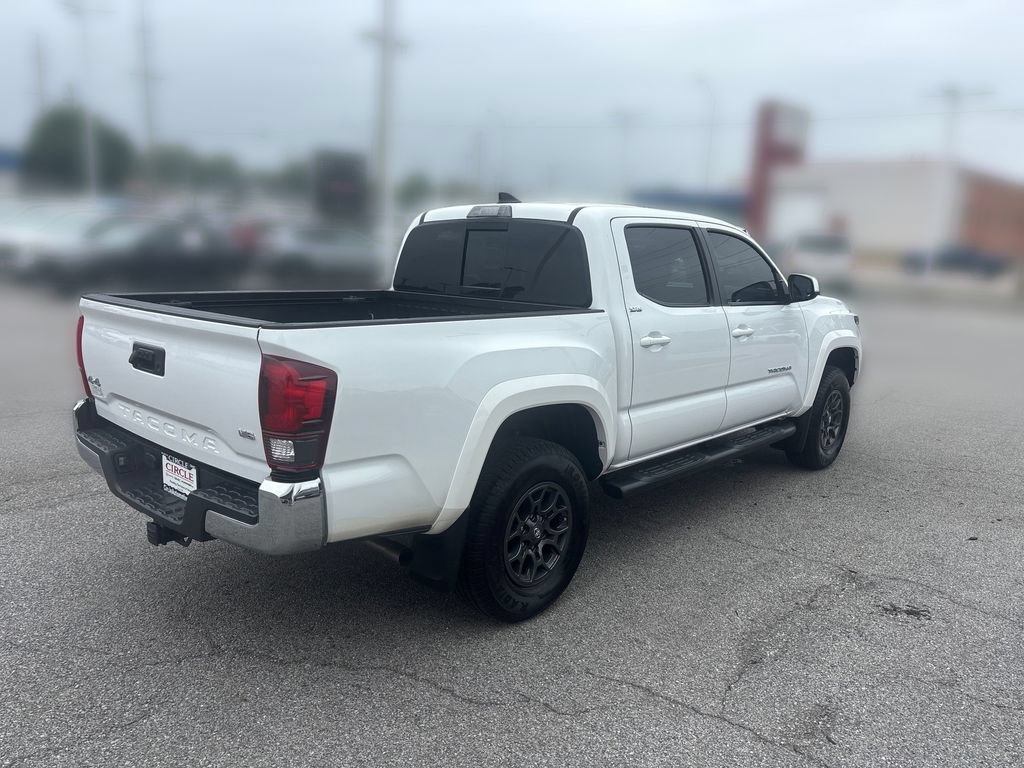 Used 2018 Toyota Tacoma SR5 AWD/4WD image 8