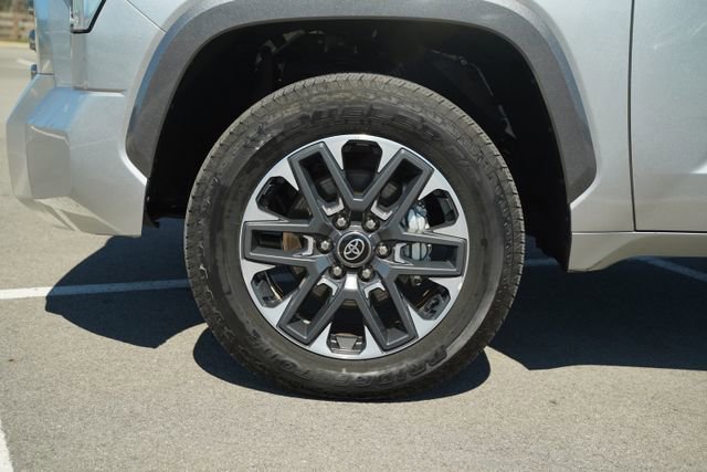 Used 2025 Toyota Tundra Limited AWD/4WD image 11