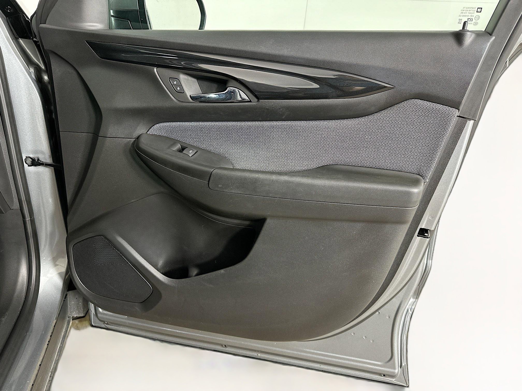 Used 2025 Chevrolet TrailBlazer LT image 30