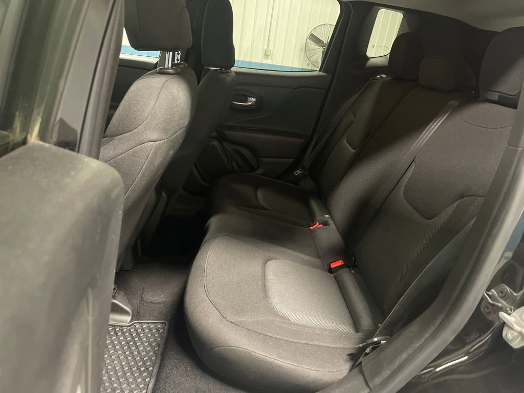 Used 2023 Jeep Renegade Latitude image 29