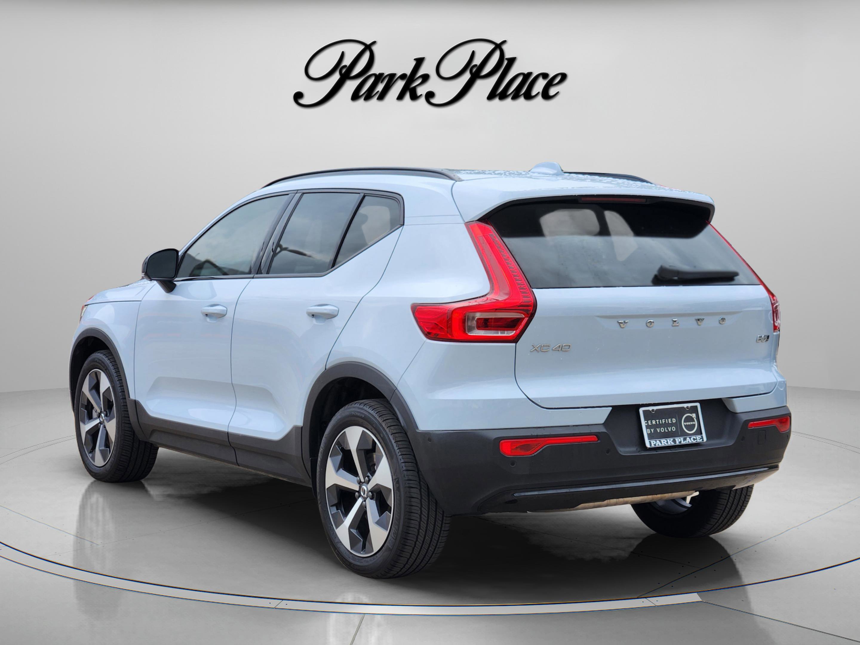 Used 2026 Volvo XC40 B5 Plus w/ Protection Package Premier AWD/4WD image 3