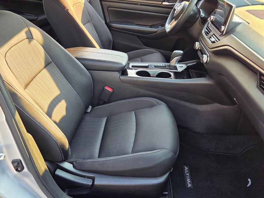 Used 2024 Nissan Altima 2.5 SV image 15