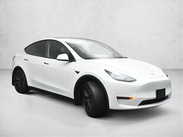 Used 2025 Tesla Model Y Long Range RWD image 4