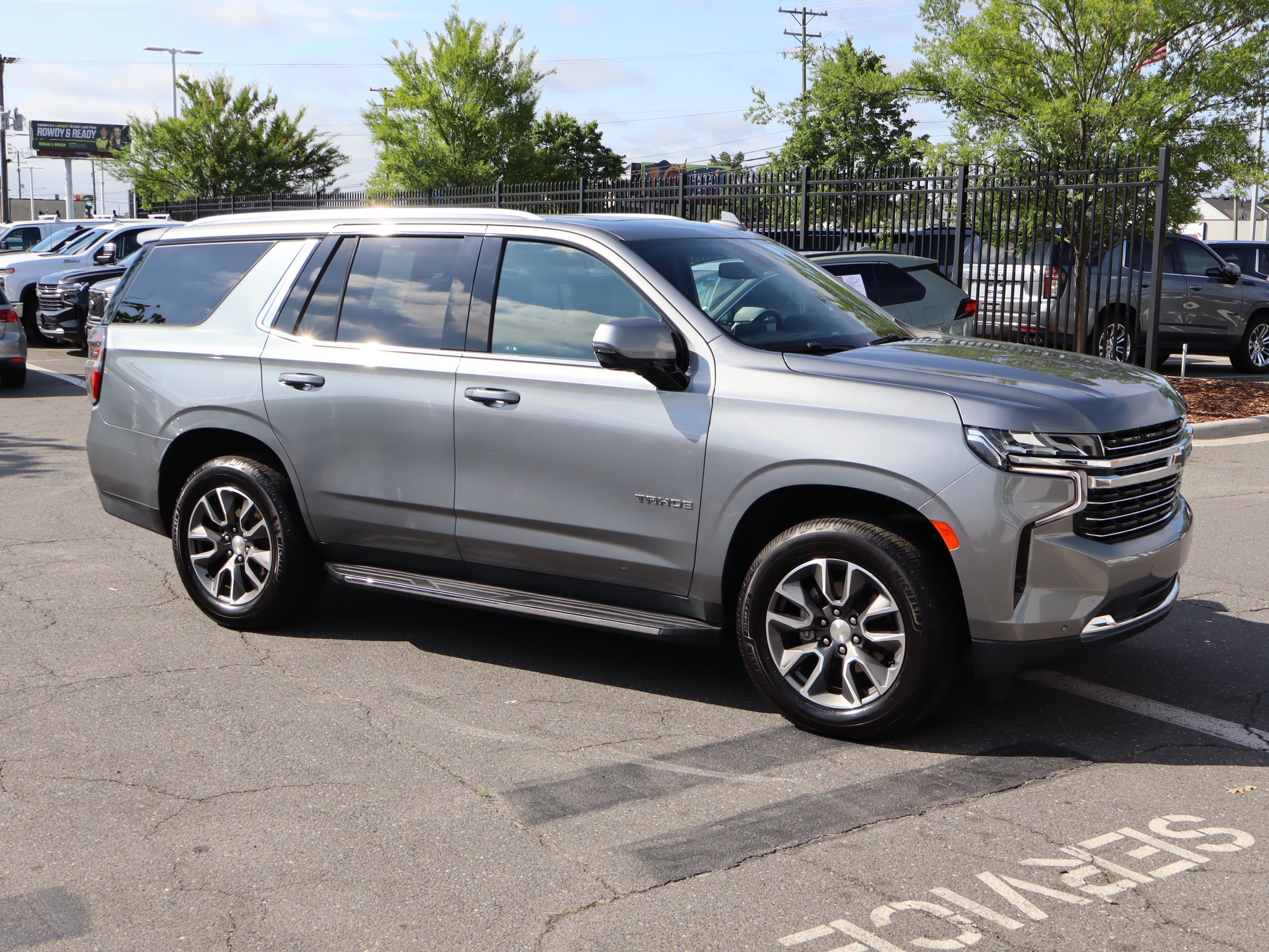 Used 2022 Chevrolet Tahoe LT w/ LT Signature Package AWD/4WD image 2