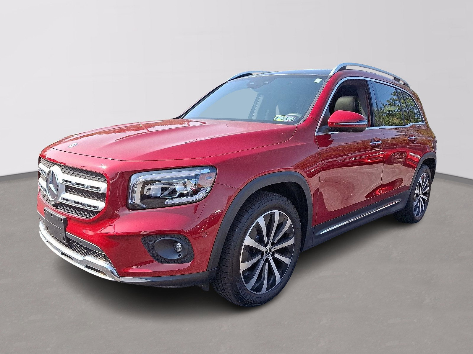 Used 2020 Mercedes-Benz GLB 250 4MATIC w/ Premium Package image 3