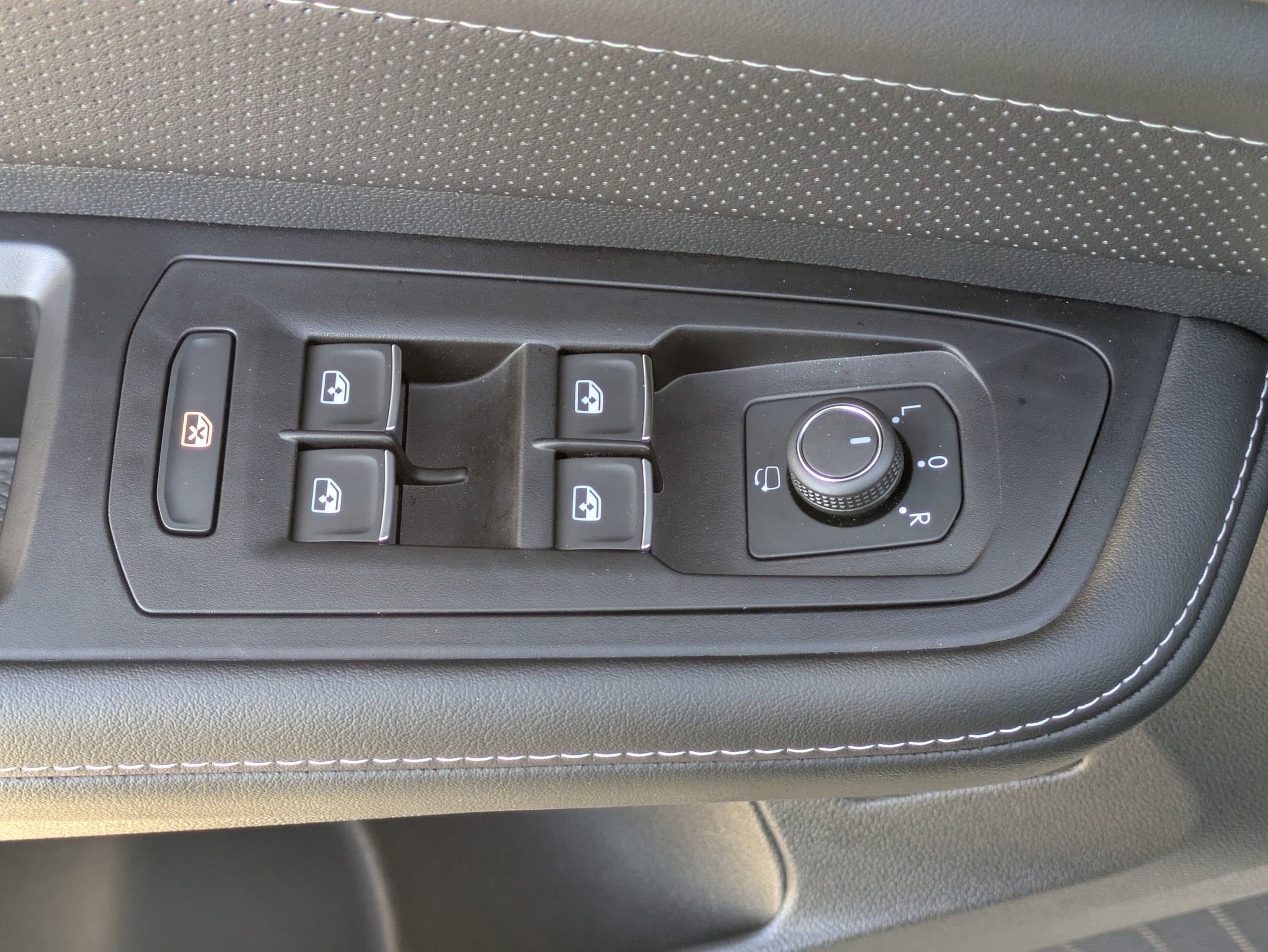 Used 2024 Volkswagen Atlas SEL Premium R-Line image 21