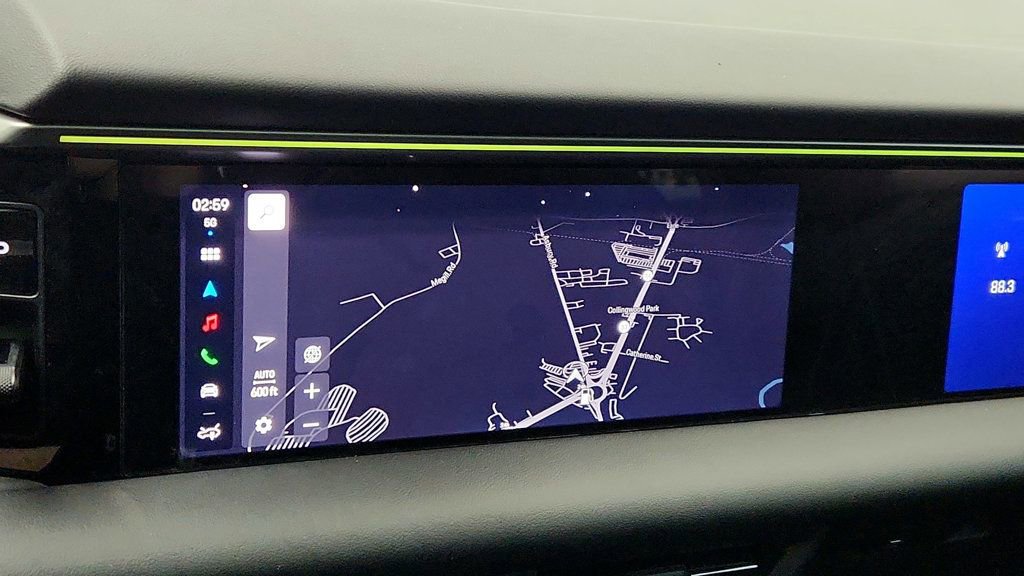 Used 2025 Porsche Macan Electric w/ Premium Package image 18