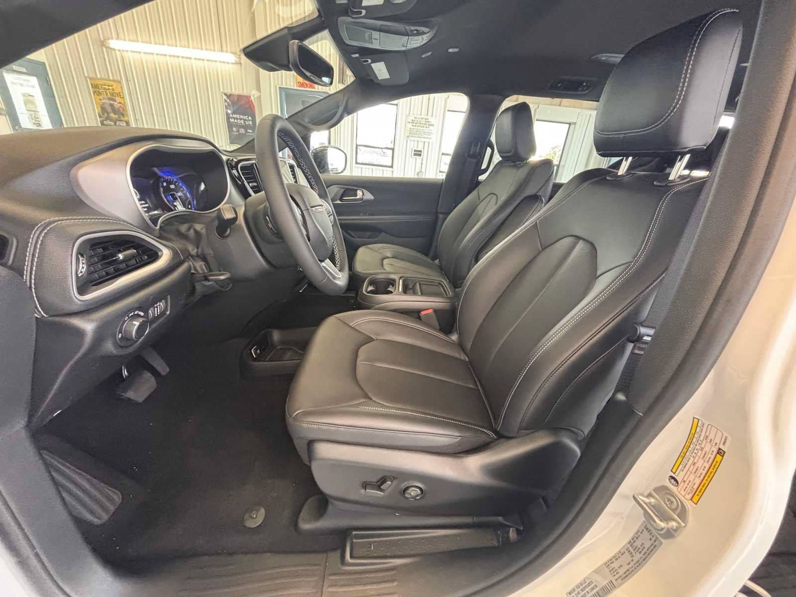 New 2027 Chrysler Pacifica Select FWD image 15